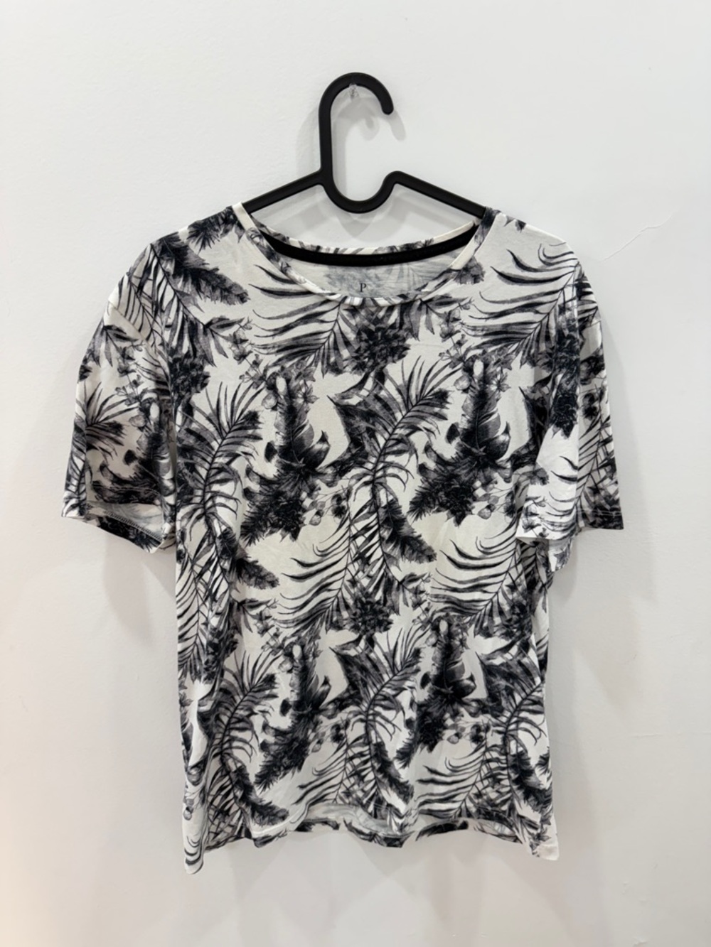 Women's Black & White Tropical Leaf Short Sleeve Tee